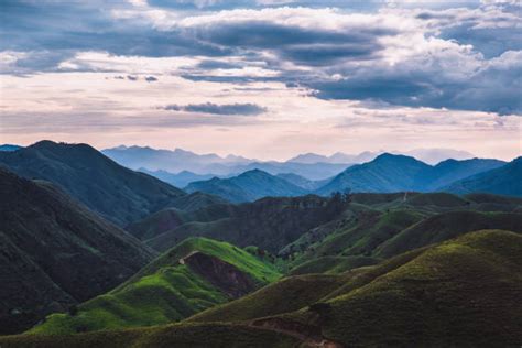 119300 Hill Range Foto Stok Potret And Gambar Bebas Royalti Istock