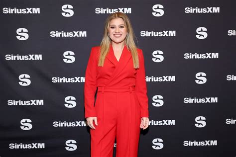 Kelly Clarkson Opens Up About Diagnosis That Led To Weight Loss I