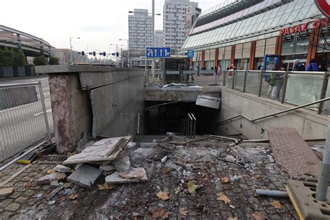 Po tragedii na rondzie Reagana we Wrocławiu Miejsce wypadku wygląda d