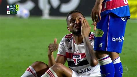 São Paulo x Fortaleza Esse olho aí já é caído diz Welington