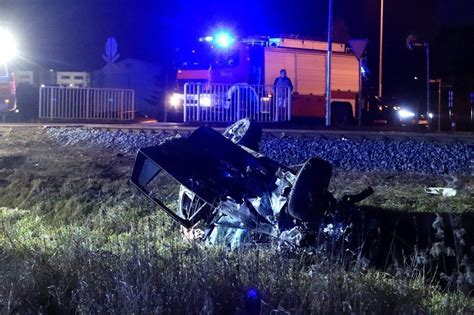 Wypadek na przejeździe kolejowym pod Wrocławiem Samochód zderzył się z