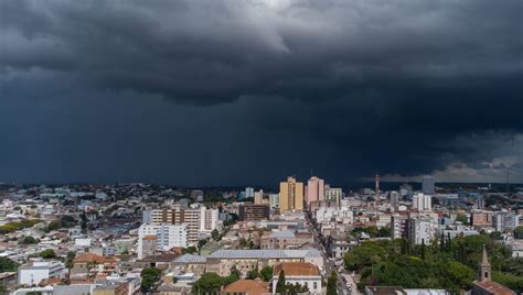 Frente Fria Mudar O Tempo Chuva E O Primeiro Refresco De Outono