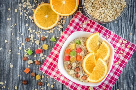 Gachas De Avena Caseras Con Naranja Frutas Confitadas Y Avellanas En