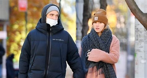 Robert Pattinson Holds Hands With Girlfriend Suki Waterhouse During