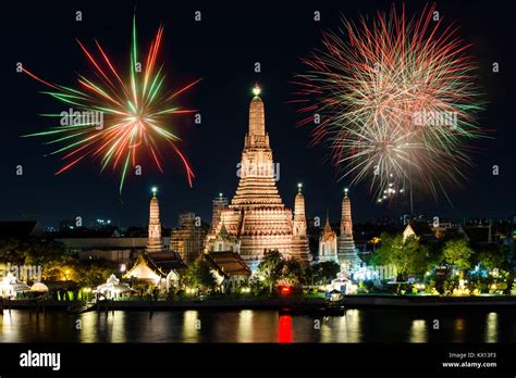 night view  wat arun temple  chao phraya river bangkok thailand