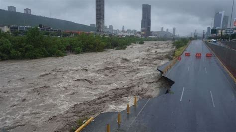 Video Se Desborda El Río Santa Catarina Cierran Av Morones Prieto Abc Noticias