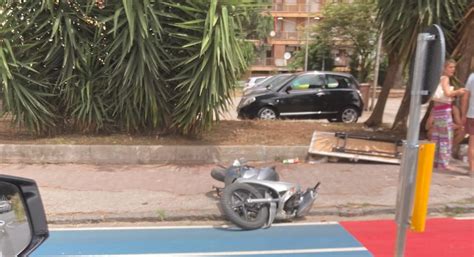 La Foto Caserta Scontro Tra Auto E Scooter Al Rione Cappiello