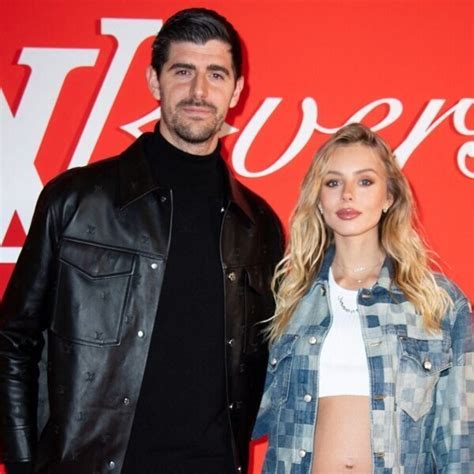 Thibaut Courtois Y Su Mujer Mishel Gerzig En El Desfile De Louis