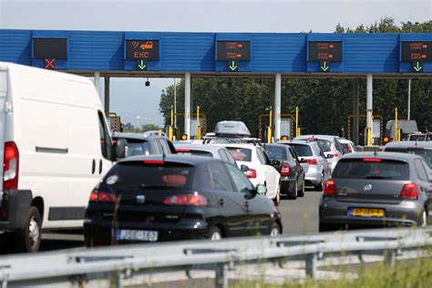 Kraj Vikenda Poja An Promet Na Autocestama Vozi Se U Koloni Gu Va Na