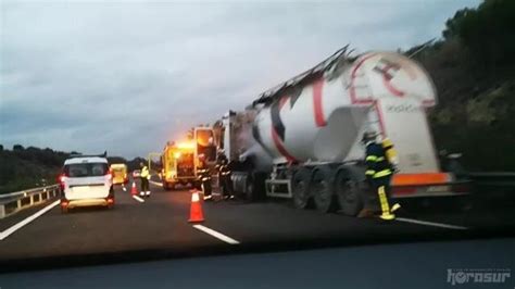 El Incendio De Un Camión Cisterna En La A7 Provoca Un Fuerte Atasco