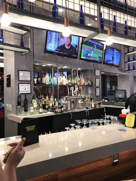 The Layover Bar 15 Photos And 16 Reviews Terminal 1 Departures Las