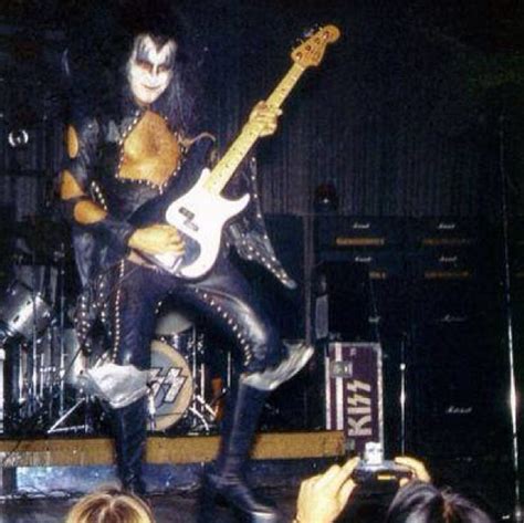 Gene Simmons Bass Guitars Equipboard