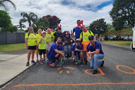 Sunlive Pāpāmoa Santa Parade Draws Thousands The Bays News First