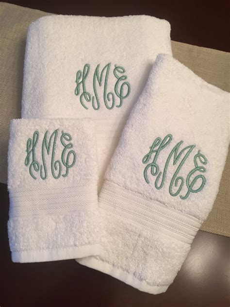 Monogrammed bathroom towels / Bathroom towel set / | Etsy