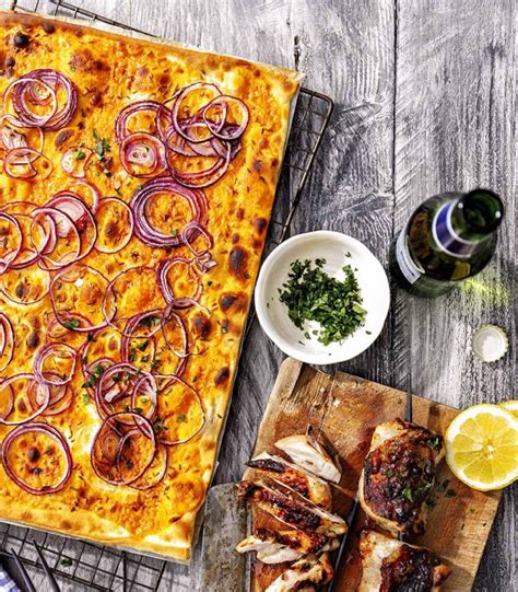 Recept Flammkuchen Met Gegrilde Spicy Kip Rode Ui En Komijn