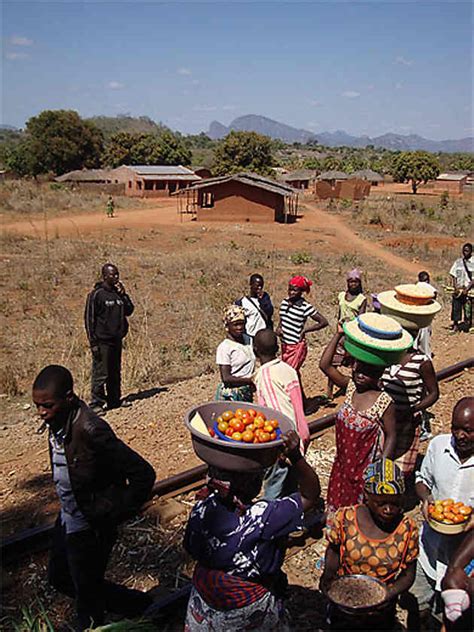 Les vendeurs d un petit village africain Marchés Province de