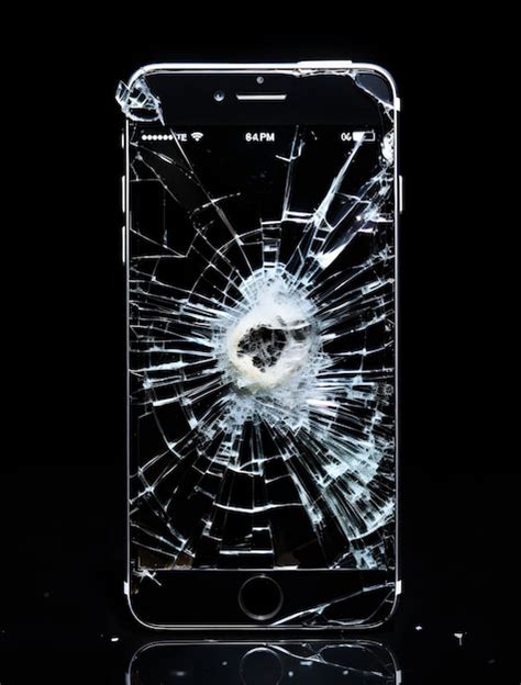 Premium Photo | Broken phone screen