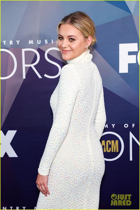 Kelsea Ballerini Wears Shania Twain's 1999 Grammy Dress To Country ...