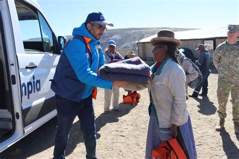 Municipalidad De Yanahuara Entrega Frazadas Y Mochilas De Emergencia A