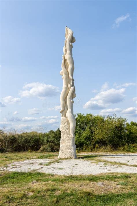 Do Monumento A Porta Do De 40 Donzelas Imagem De Stock Editorial