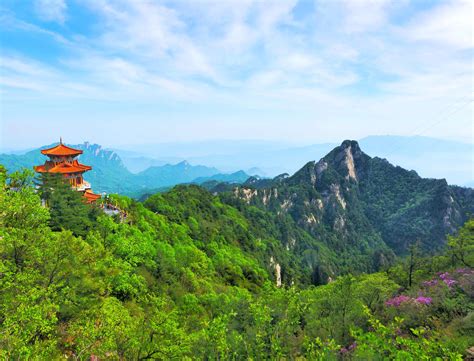 洛阳白云山的风景完全超乎我的想象。层峦叠嶂，群峰竞秀 洛阳白云山 群峰 金殿 新浪新闻