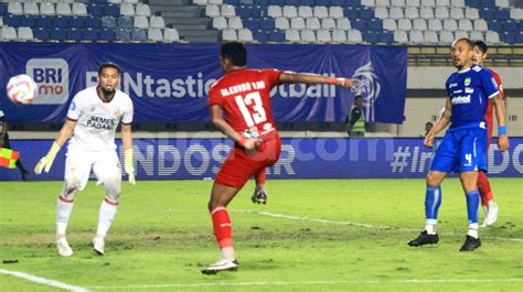 Big Match Semen Padang Fc Vs Persija Jakarta Duel Panas Di Haji Agus