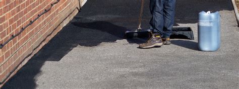 Tarmac Sealer: Tar-Black Seal protects, seals & renews driveways