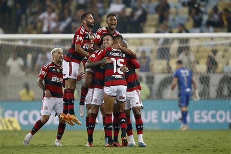 O Coisa Ruim Voltou Torcedores Do Fla Se Divertem Momento