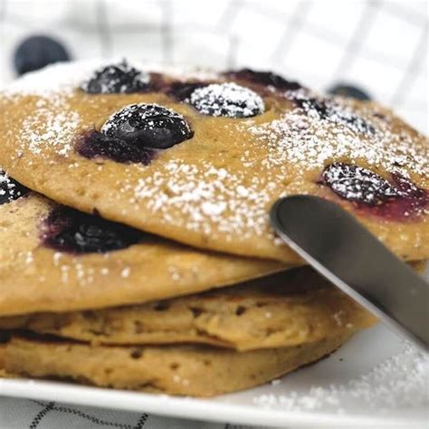 Das einfache Rezept für Blaubeer Pancakes ohne Zucker und