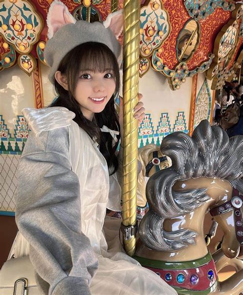 大森莉緒さんのインスタグラム写真 大森莉緒instagram 「・ ・ 隣空いてるよ？🎠💞 ・ ・ 大森莉緒 おーりお おりおんず ディズニー ディズニーシー メリー