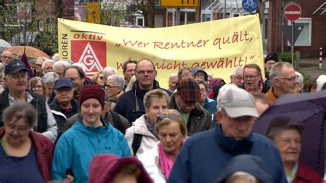 Stockelsdorf 800 Rentner Spazieren Für Inflationsausgleich Ndrde