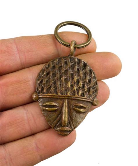 Pendentif africain Porte clés en bronze Masque de passeport artisanal