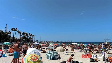 Bari Ruba Zaino Sulla Spiaggia Di Pane E Pomodoro Bloccato