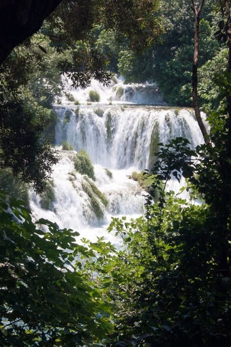 6 Stunning Waterfalls In Sri Lanka