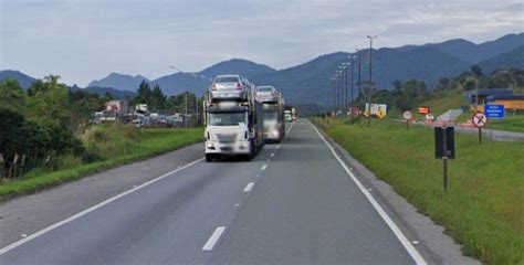 Acidente interdita pista da Rodovia Régis Bittencourt em Barra do Turvo