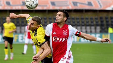 El Conmovedor Gesto Del Arquero Del Ajax Con Su Colega Después De