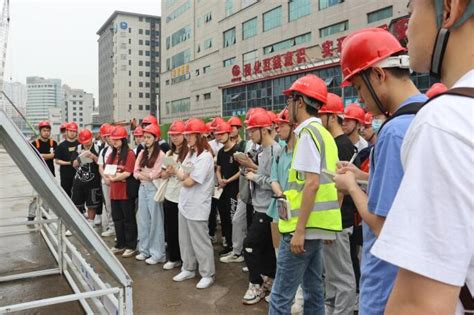 中铁上海局城建分公司福州火车站工地迎来百余名大学生参观学习 企业 中国网•东海资讯