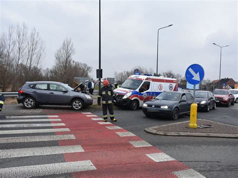 Wypadek na rondzie Milenijnym Pogotowie zabrało dwie osoby do szpitala