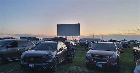 The 1950s-Style Drive-In Theater In Illinois Where You Can Revisit The ...