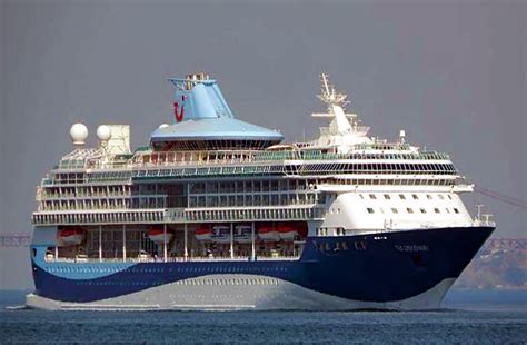 File:Tui-discovery-cruise-ship-photos.jpg - Wikimedia Commons