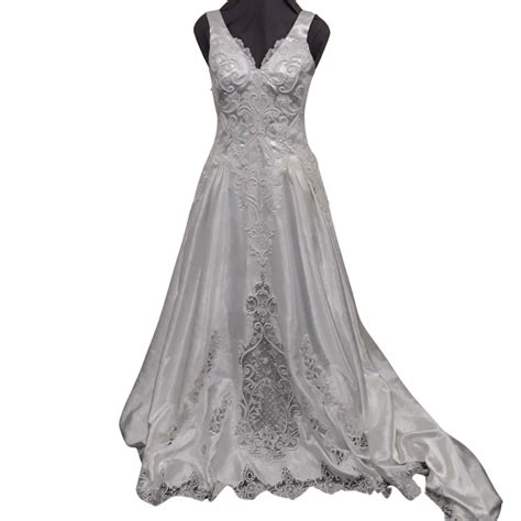 Gorgeous Sweet Angels Vintage Wedding Dress Beaded And Lacey Measures