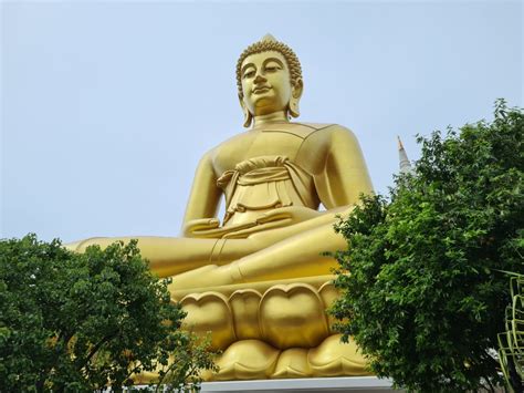 Biggest Golden Buddha Statue in Bangkok – tripAtrek Travel