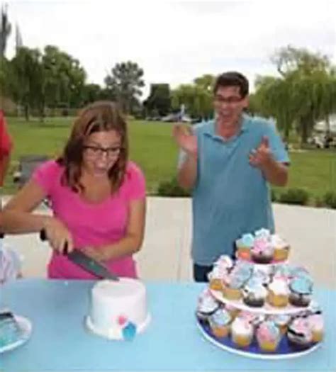 Twin Gender Reveal Ideas: Pictures & Cakes – About Twins