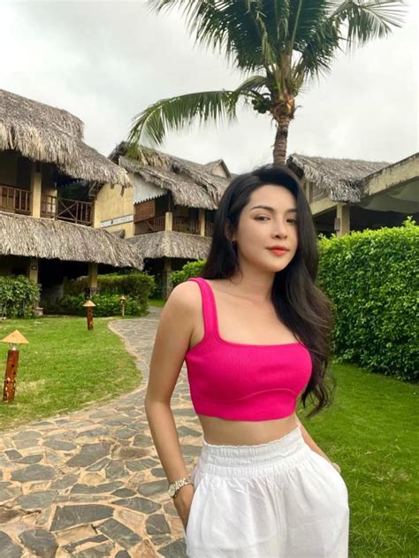 Hot girl dao kéo Vũ Thanh Quỳnh sau gần 8 năm