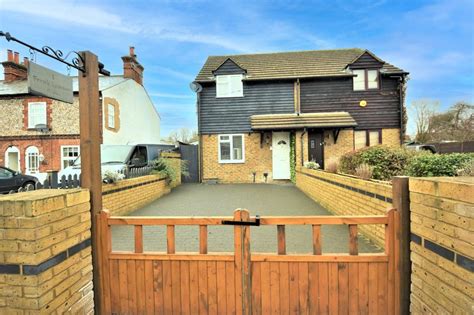 Frank Lunnon Close Bourne End Sl8 2 Bed Semi Detached House £1 475