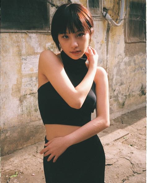 Vẻ sắc sảo ngoài đời của hot girl người Tày khác hẳn Ninh loe bán vàng mã Món quà của cha