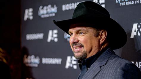 Garth Brooks Gets Emotional About His 1997 Central Park Concert