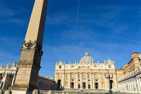 La Columnata De Bernini Del Cuadrado De San Pedro Imagen De Archivo