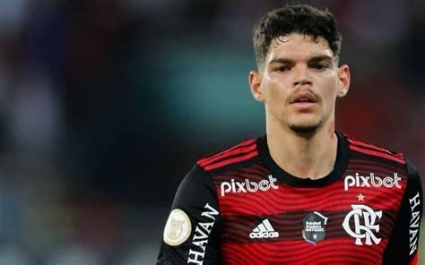 Ayrton Lucas voltará ao Flamengo em partida contra o Botafogo pelo