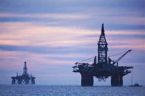 буровая вышка стоковое фото. изображение насчитывающей море - 16807248